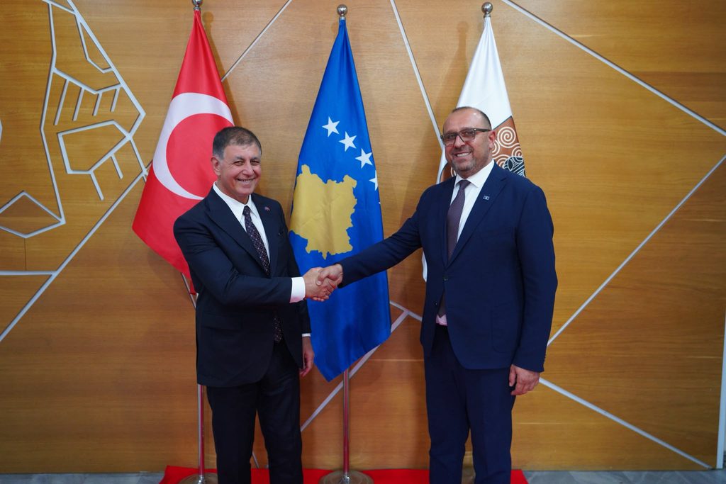 Başkan Tugay Kosova’da: İzmir ile Kosova arasında çok yönlü iş birliği dönemi 8 Başkan Tugay Kosova’da: İzmir ile Kosova arasında çok yönlü iş birliği dönemi