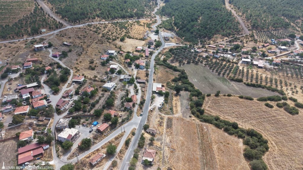 Kınık’ta 5 mahalleyi birbirine bağlayan yollar yenilendi