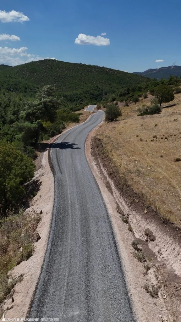 Kınık’ta 5 mahalleyi birbirine bağlayan yollar yenilendi