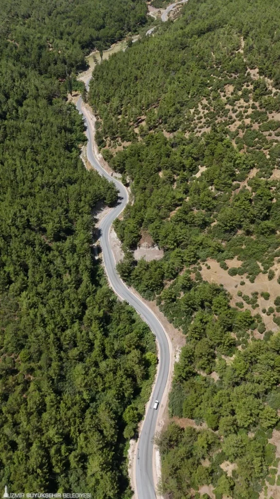 Kınık’ta 5 mahalleyi birbirine bağlayan yollar yenilendi