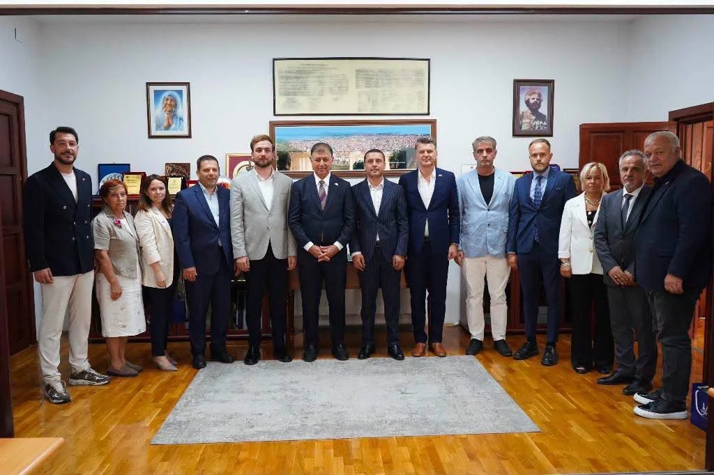 Balkanlar'da İzmir rüzgarı: Başkan Tugay Başbakan, 4 bakan ve belediye başkanlarıyla masaya oturdu