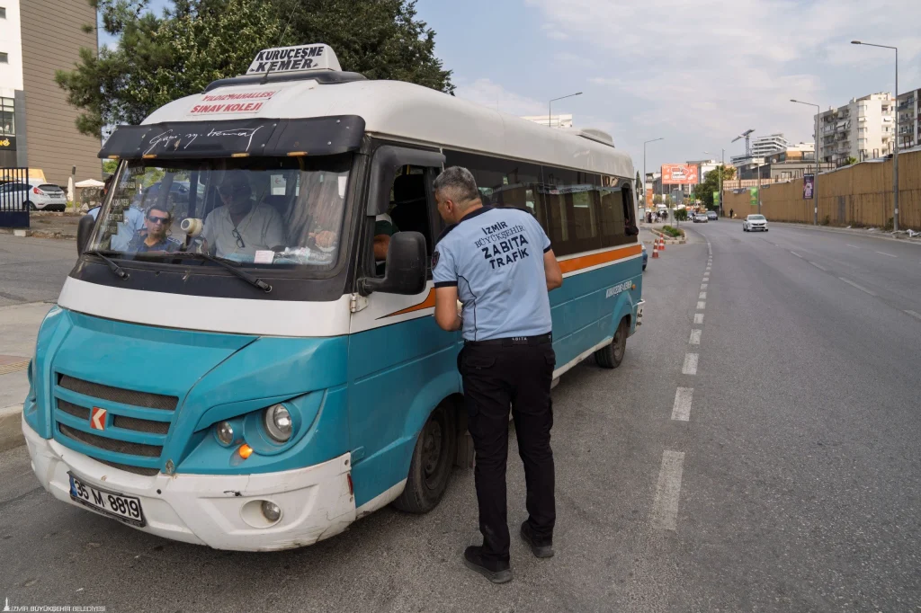 İzmir'de servislere mercek; sıkı denetim: Son bir yıllık denetim bilançosu açıklandı 7 İzmir'de servislere mercek; sıkı denetim: Son bir yıllık denetim bilançosu açıklandı