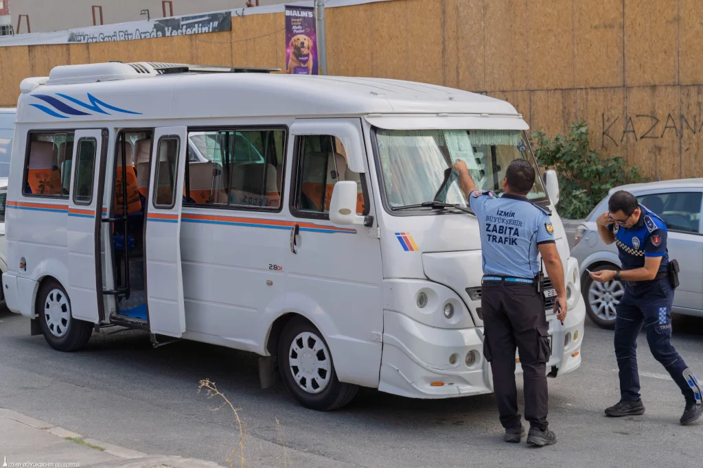 İzmir'de servislere mercek; sıkı denetim: Son bir yıllık denetim bilançosu açıklandı 6 İzmir'de servislere mercek; sıkı denetim: Son bir yıllık denetim bilançosu açıklandı