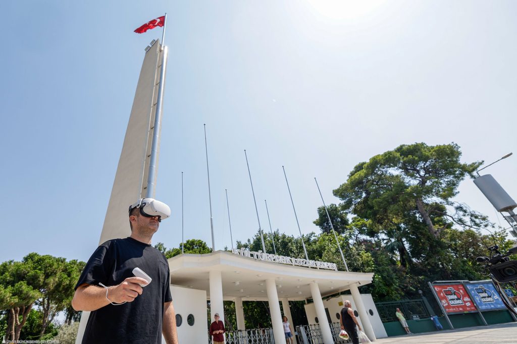 Gözlüğü takan Kültürpark’ın gizli dünyasına adım atıyor