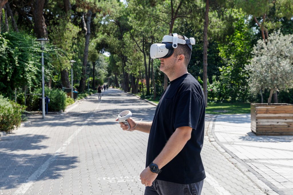 Gözlüğü takan Kültürpark’ın gizli dünyasına adım atıyor