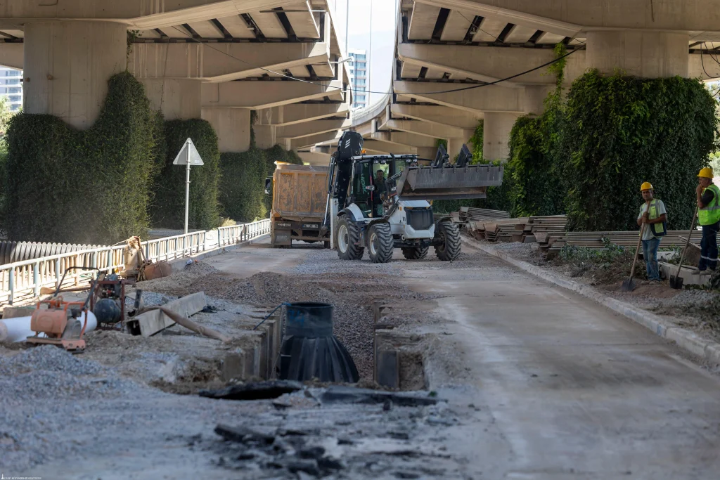 Alsancak Liman Caddesi'nde hummalı çalışma: 3.5 milyarlık yatırımda sona yaklaşıldı