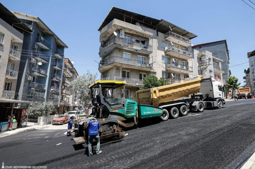 İzmir yollarında son 2 yılın rekoru kırıldı: 6 ayda 267 kilometre