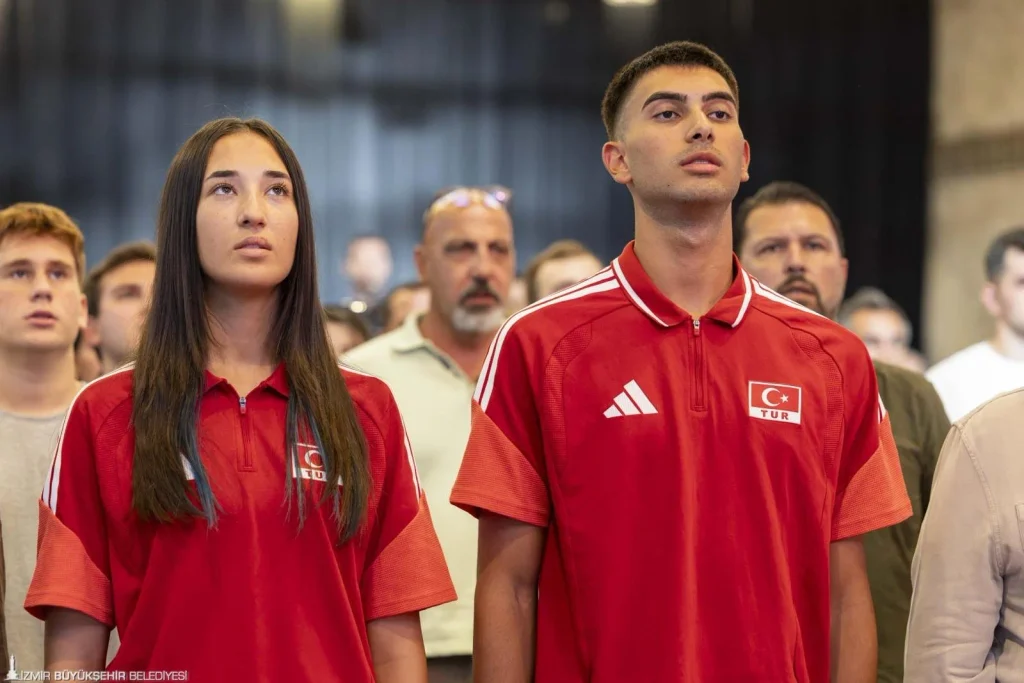 İzmir’de dev ev sahipliği: 32 ülkeden 64 takım Foça’da şampiyonluk için sahaya çıkıyor 8 İzmir’de dev ev sahipliği: 32 ülkeden 64 takım Foça’da şampiyonluk için sahaya çıkıyor