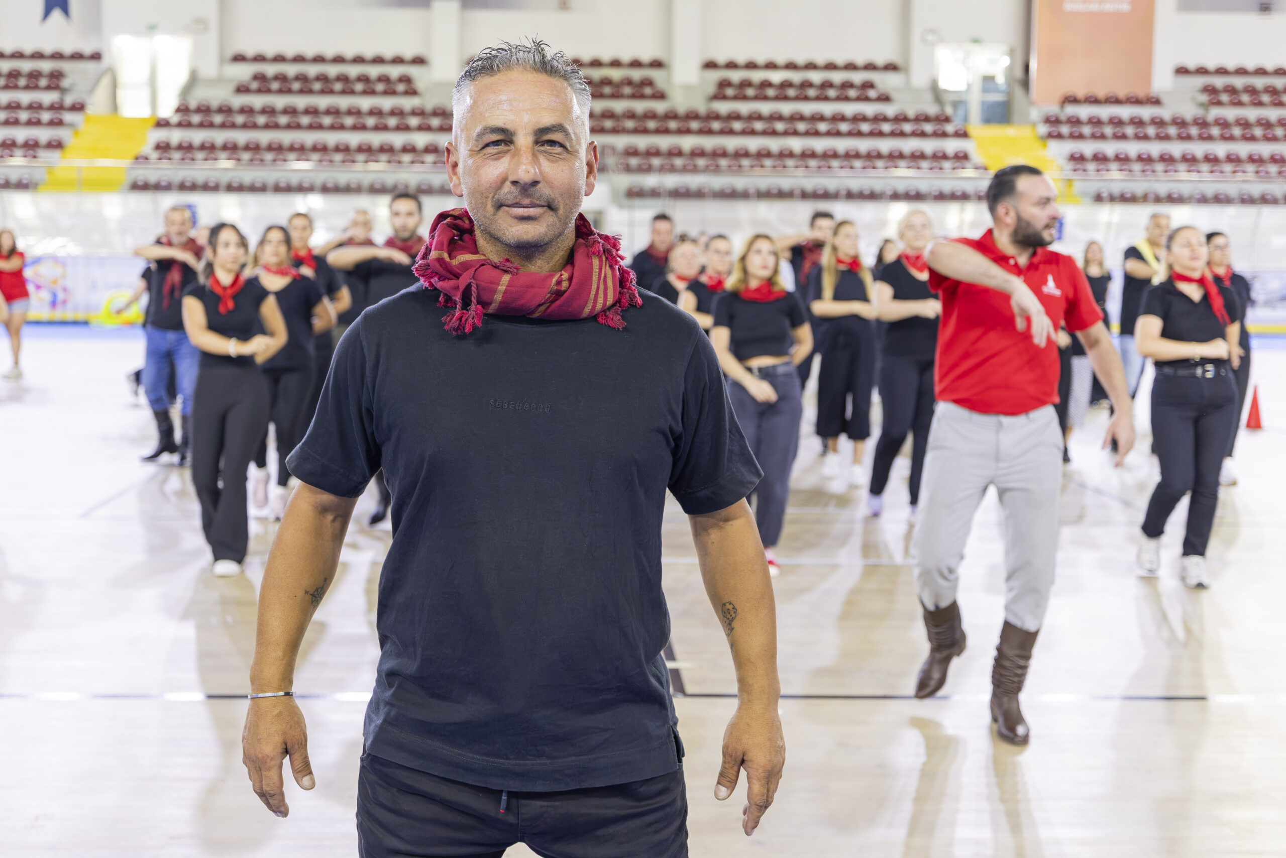 “İzmir'de zeybek bilmeyen kalmasın” çağrısı 500 kişilik topluluğa dönüştü