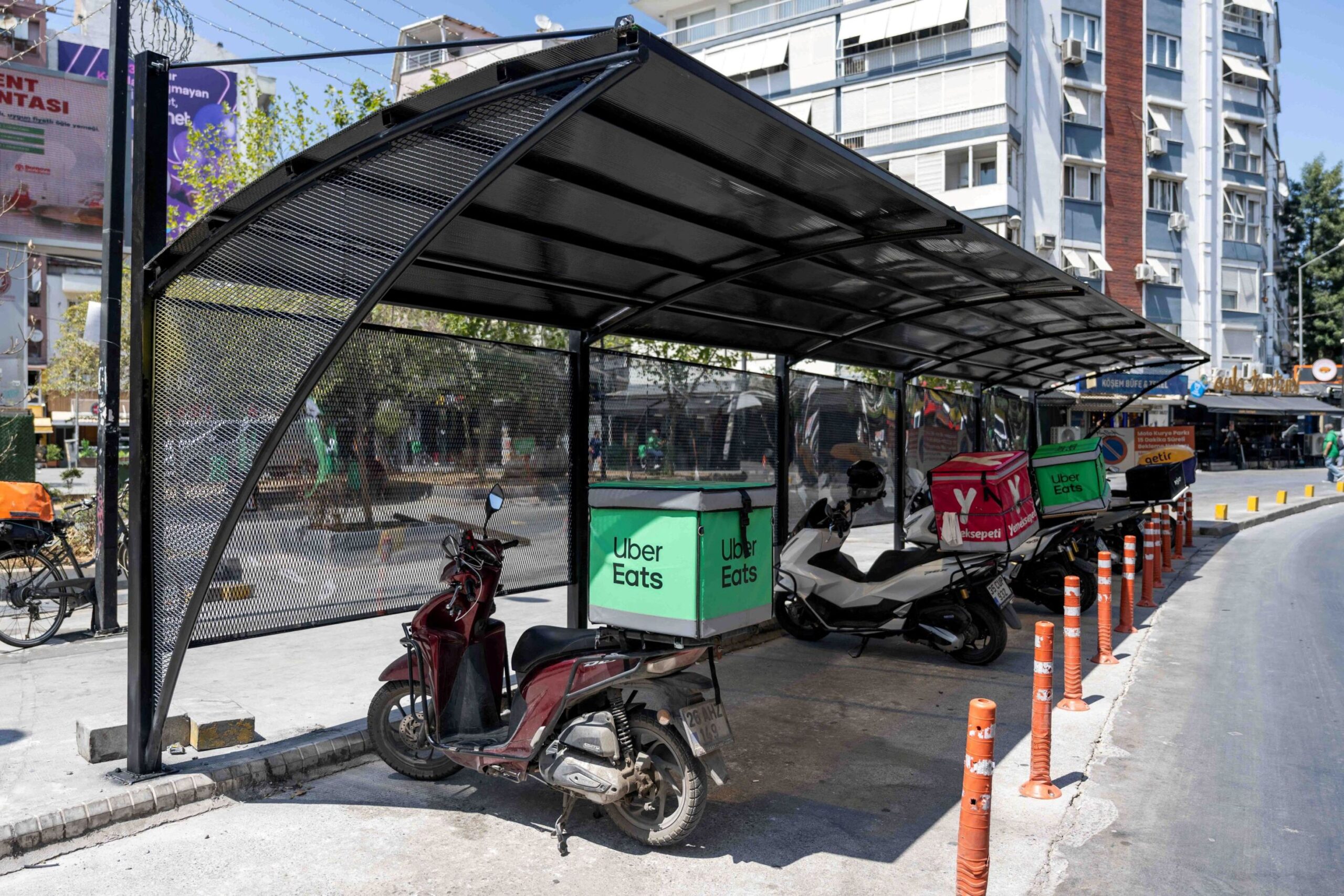 Bornova’da ‘Güneş ve Yağmur’ Kalkanı