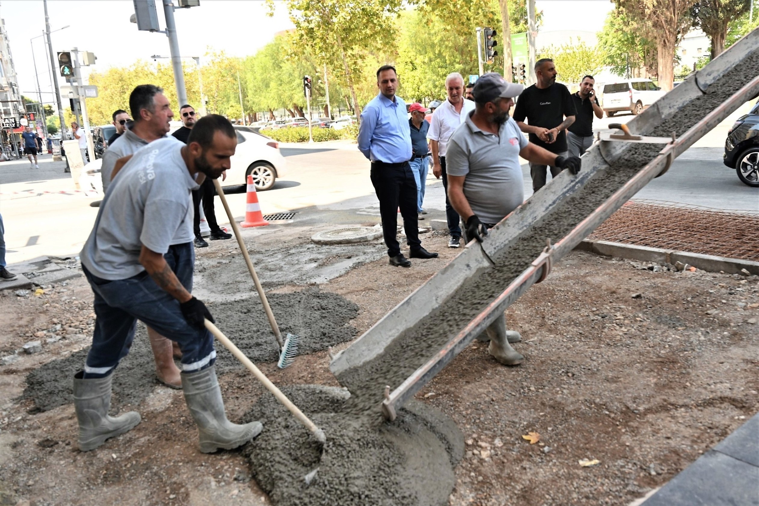 Bornova’nın ana damarı Mustafa Kemal Caddesi’nde kesintisiz prestij hamlesi 4 Bornova’nın ana damarı Mustafa Kemal Caddesi’nde kesintisiz prestij hamlesi