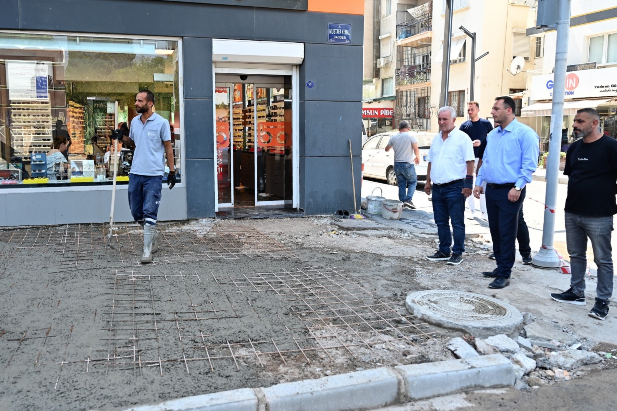 Bornova’nın ana damarı Mustafa Kemal Caddesi’nde kesintisiz prestij hamlesi 1 Bornova’nın ana damarı Mustafa Kemal Caddesi’nde kesintisiz prestij hamlesi
