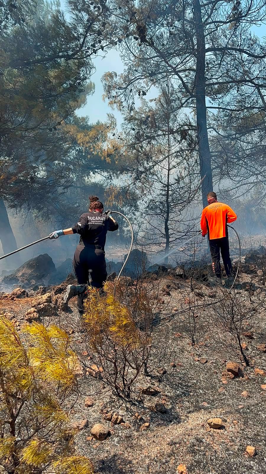 Buca’nın kahramanları yangınla mücadelede ön saflarda 5 Buca’nın kahramanları yangınla mücadelede ön saflarda