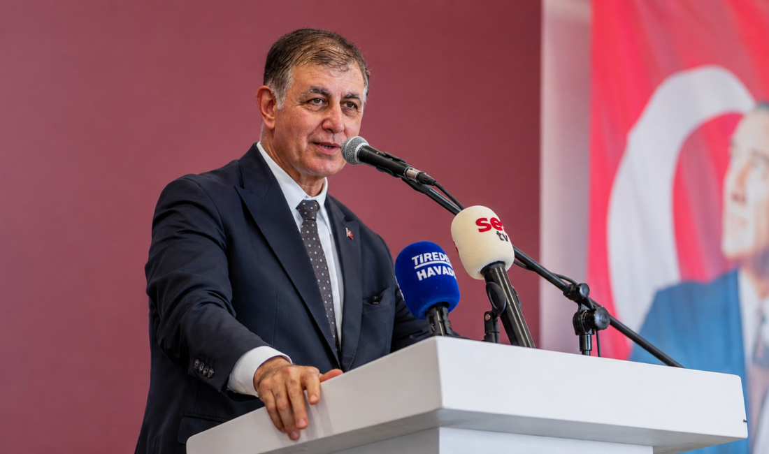 Son günlerde AK Parti'ye katılacağı yönündeki iddialarla gündemden düşmeyen İzmir