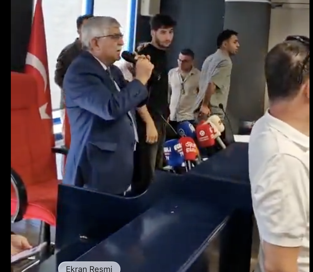Menderes'te oylama öncesi gerginlik: Salon boşaltıldı