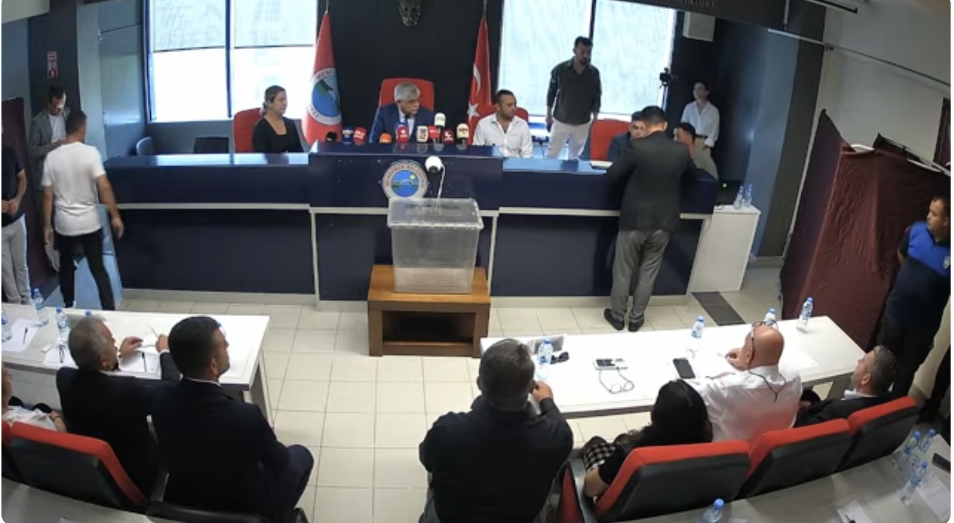 Menderes'te ikinci tur heyecanı: Düğüm üçüncü turda mı çözülecek?