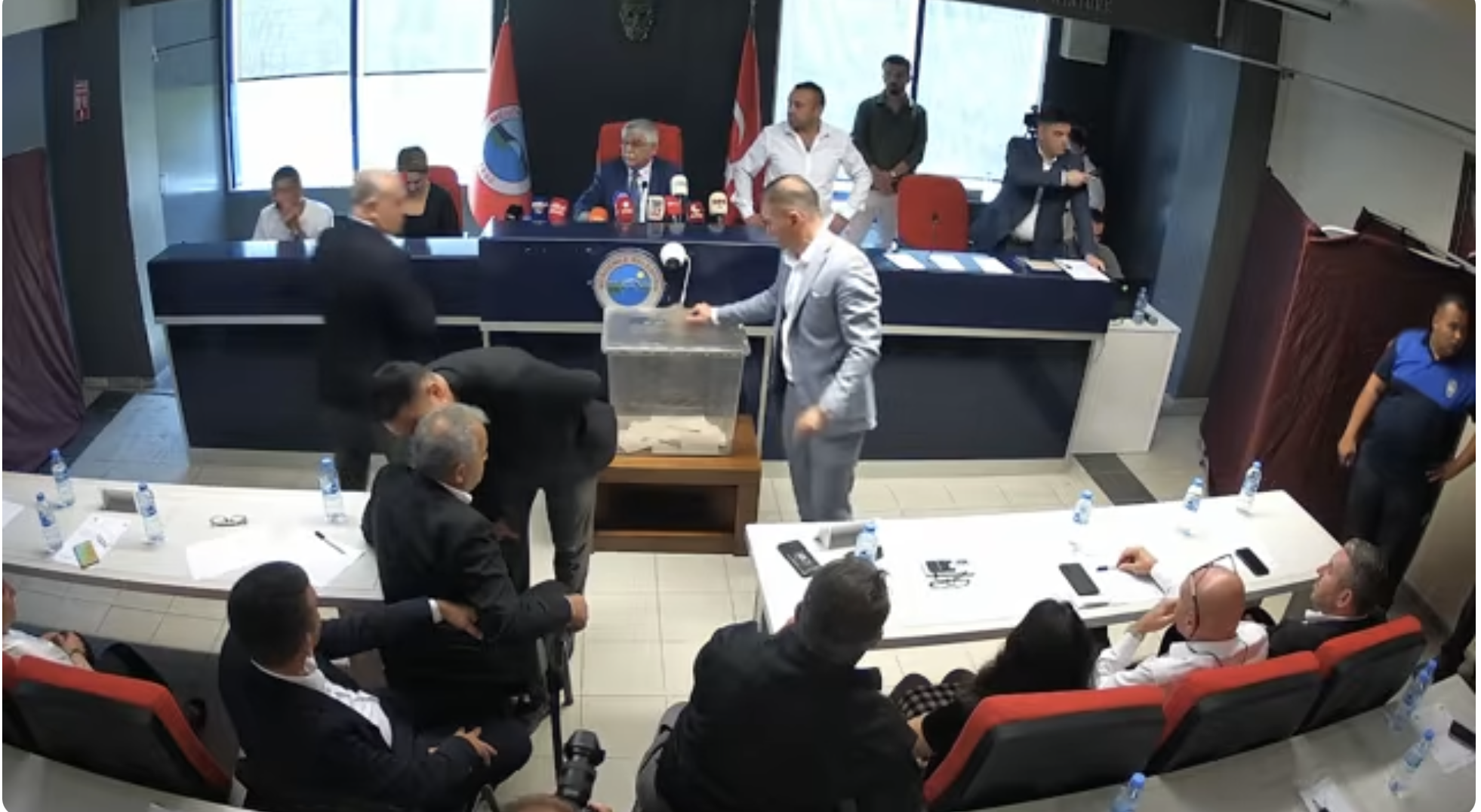 Menderes'te ilk tur oylama tamam: İşte sonuçlar