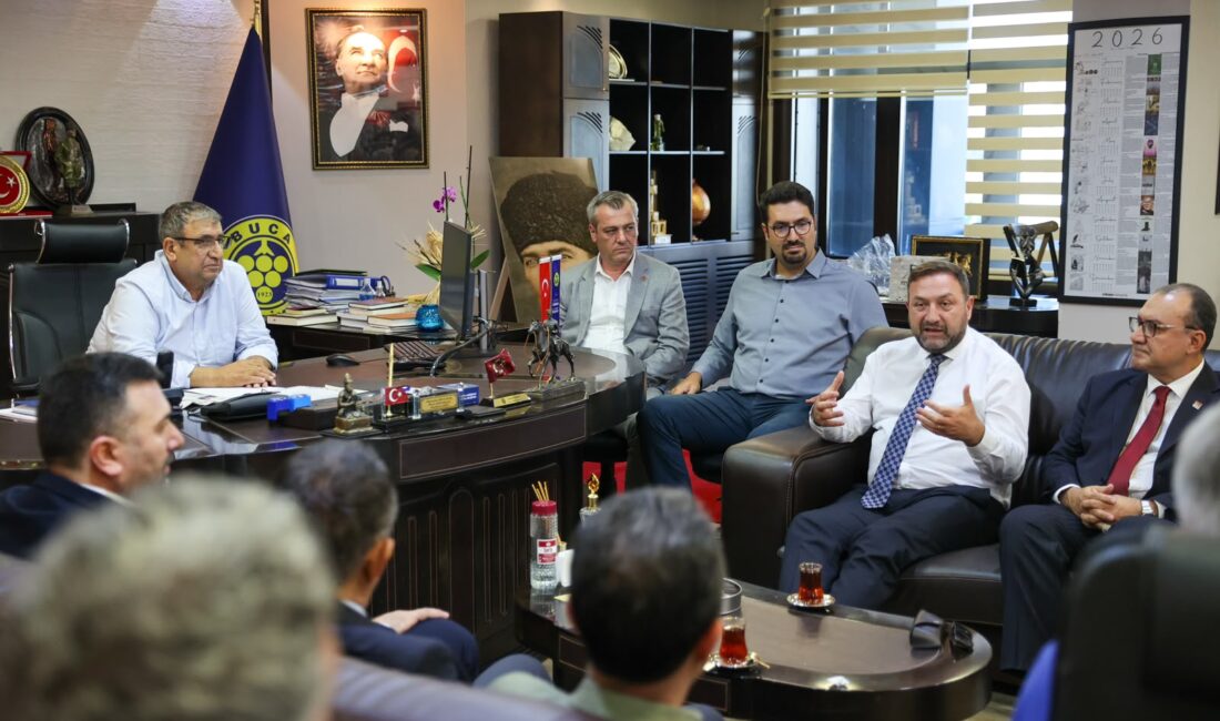 Cumhuriyet Halk Partisi İzmir İl Başkanı Utku Gümrükçü ve il