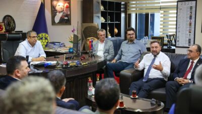 Cumhuriyet Halk Partisi İzmir İl Başkanı Utku Gümrükçü ve il