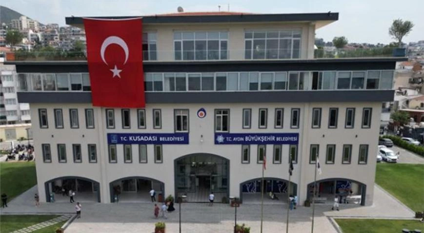 Kuşadası Belediyesi'ne operasyon: Tezcan'ın kızı ve damadı gözaltında
