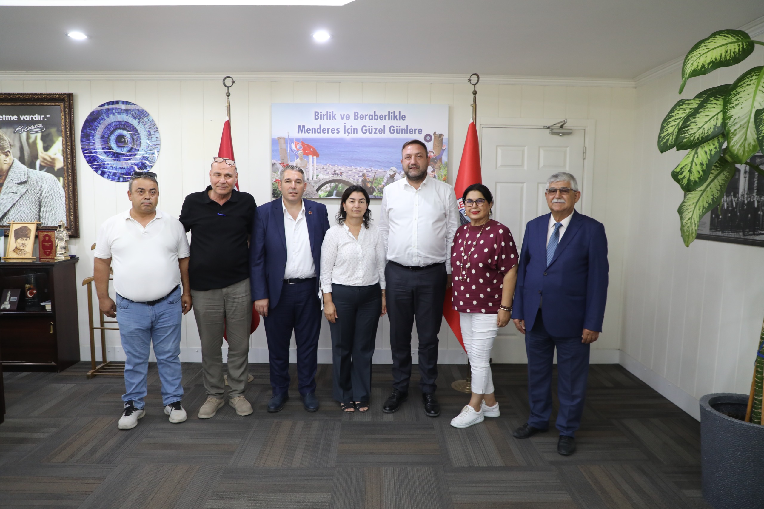 CHP İzmir İl Başkanı Gümrükçü'den Menderes'e çıkarma