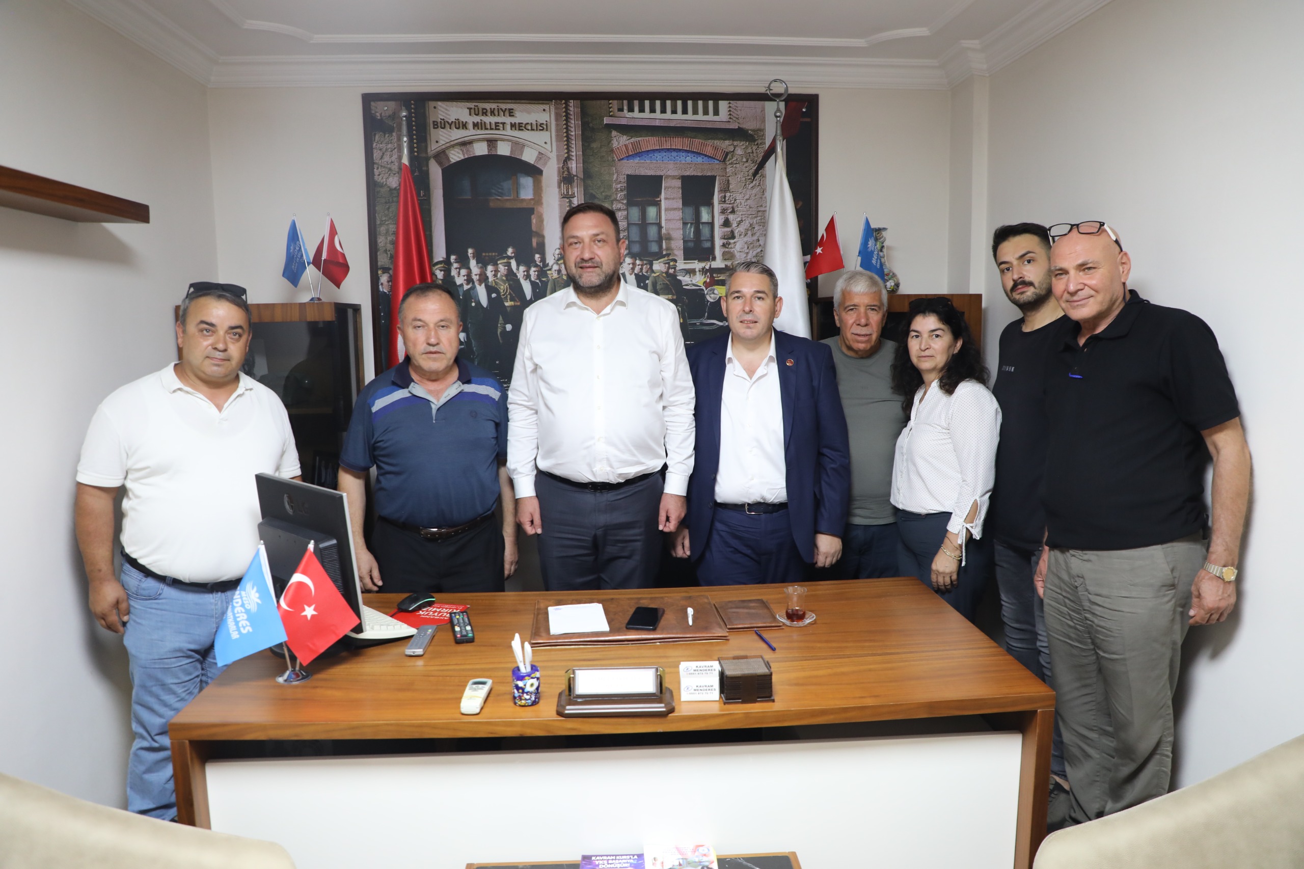 CHP İzmir İl Başkanı Gümrükçü'den Menderes'e çıkarma