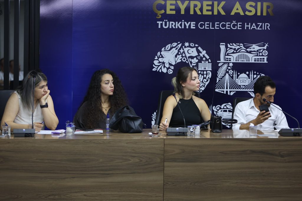 AK Parti İzmir'de Sefa Narlı başkanlığında Medya Teşkilatı zirvesi: 'Sadece eleştirmiyoruz; çözüm üretiyoruz'