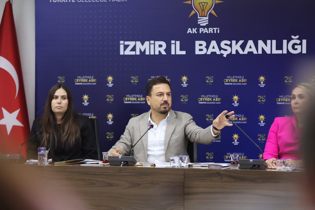 AK Parti İzmir'de Sefa Narlı başkanlığında Medya Teşkilatı zirvesi: 'Sadece eleştirmiyoruz; çözüm üretiyoruz'