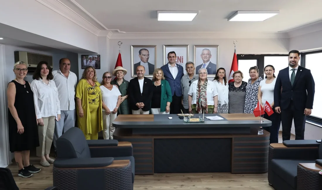 Geçmiş dönemlerde Parti Meclisi ve Yüksek Disiplin Kurulu üyeliği yapan