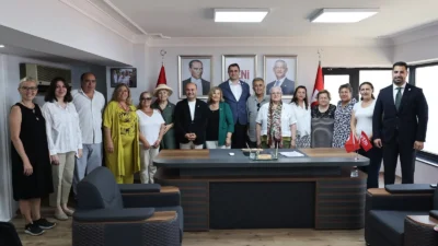 Geçmiş dönemlerde Parti Meclisi ve Yüksek Disiplin Kurulu üyeliği yapan
