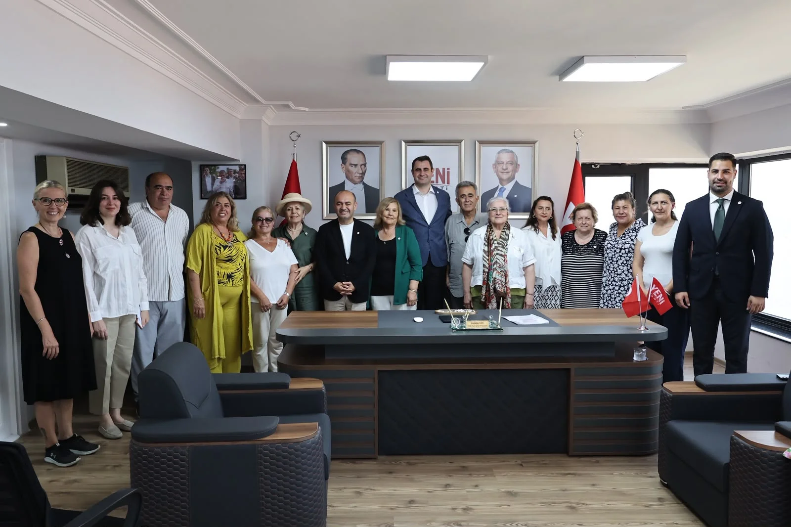 Geçmiş dönemlerde Parti Meclisi ve Yüksek Disiplin Kurulu üyeliği yapan