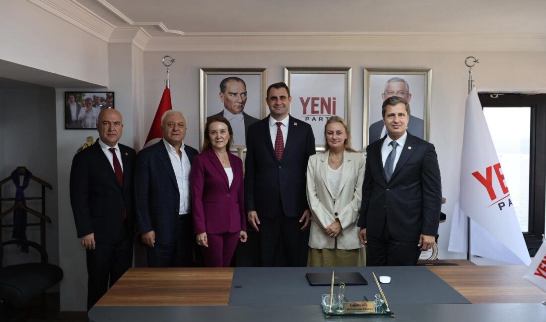 30 Ağustos Zafer Bayramı dolayısıyla bir araya gelen YENİ Parti