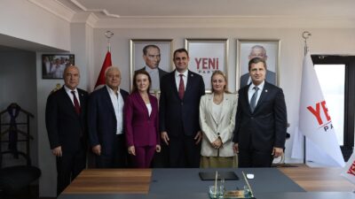 30 Ağustos Zafer Bayramı dolayısıyla bir araya gelen YENİ Parti
