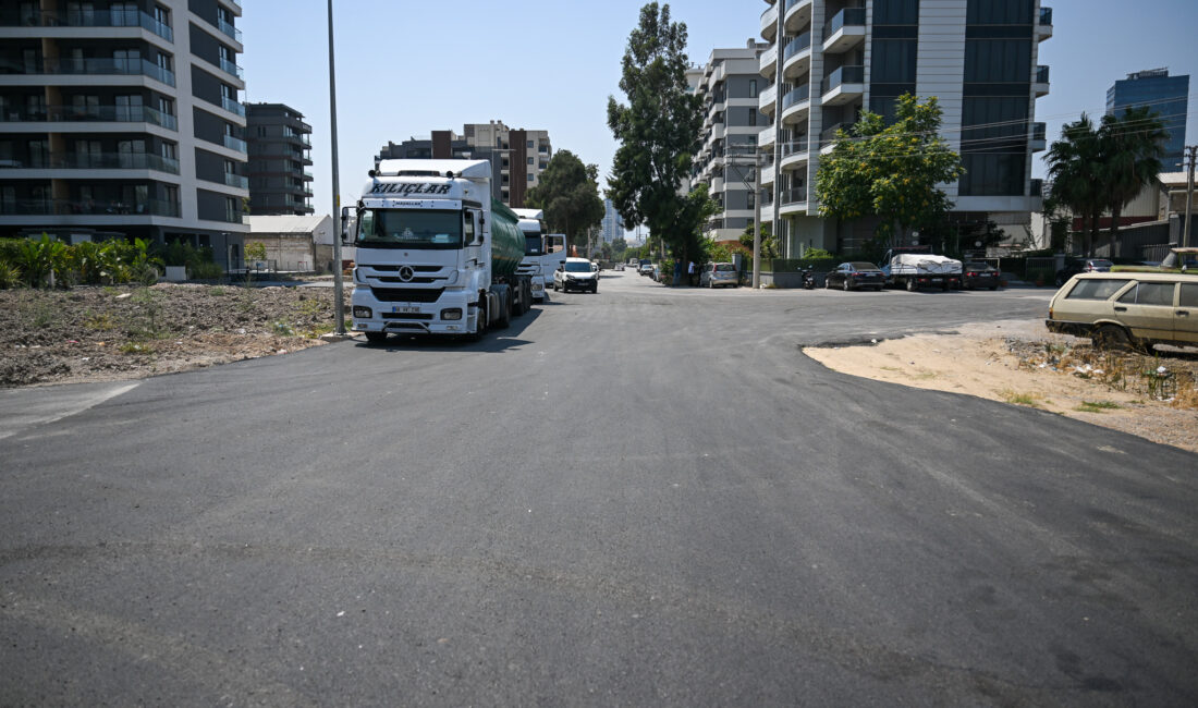 Bornova Belediye Başkanı Ömer Eşki, kentsel dönüşümün yoğun sürdüğü Kazım