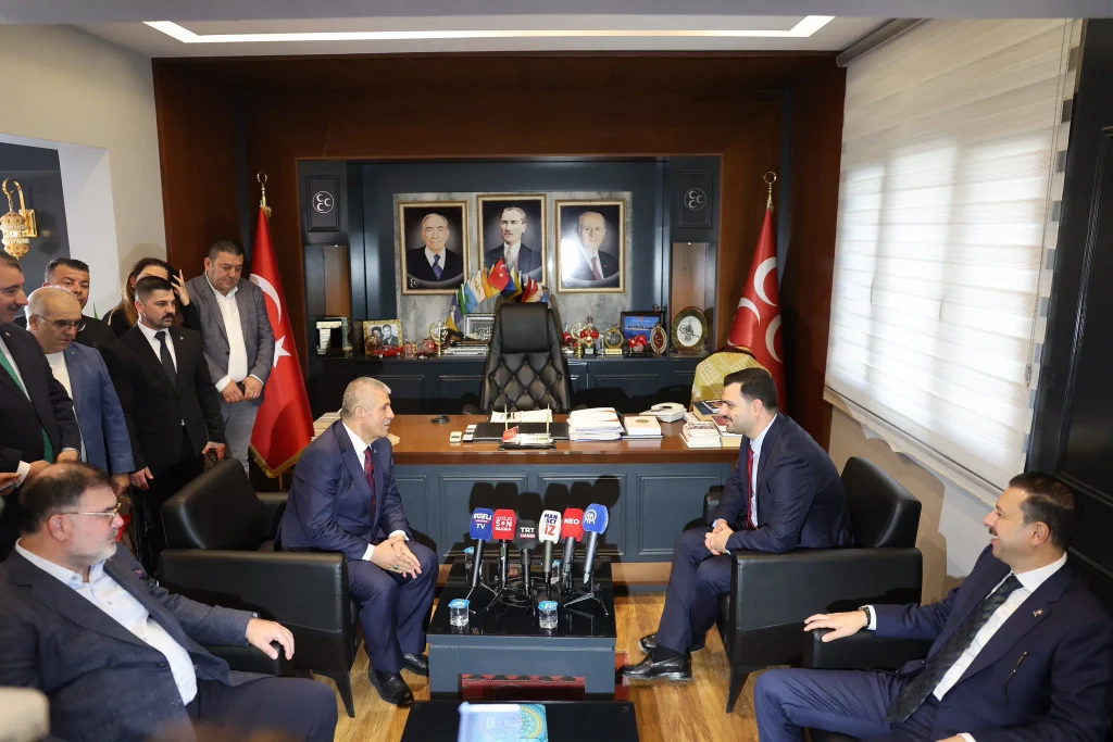 AK Partili İnan'dan MHP İzmir'e ziyaret