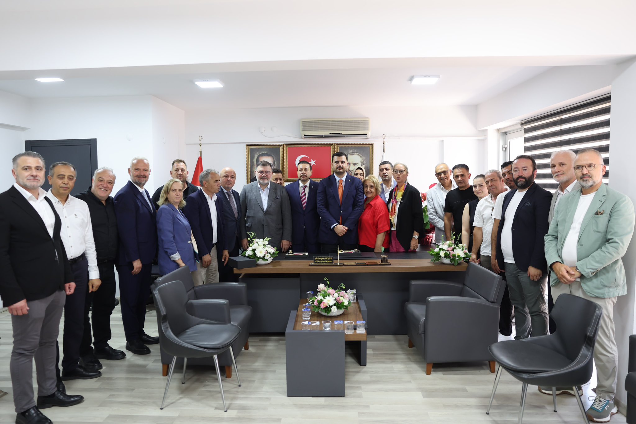 AK Parti Genel Sekreteri İnan Menderes'te: '1.5 yıl partimize geçmek için uğraştı'