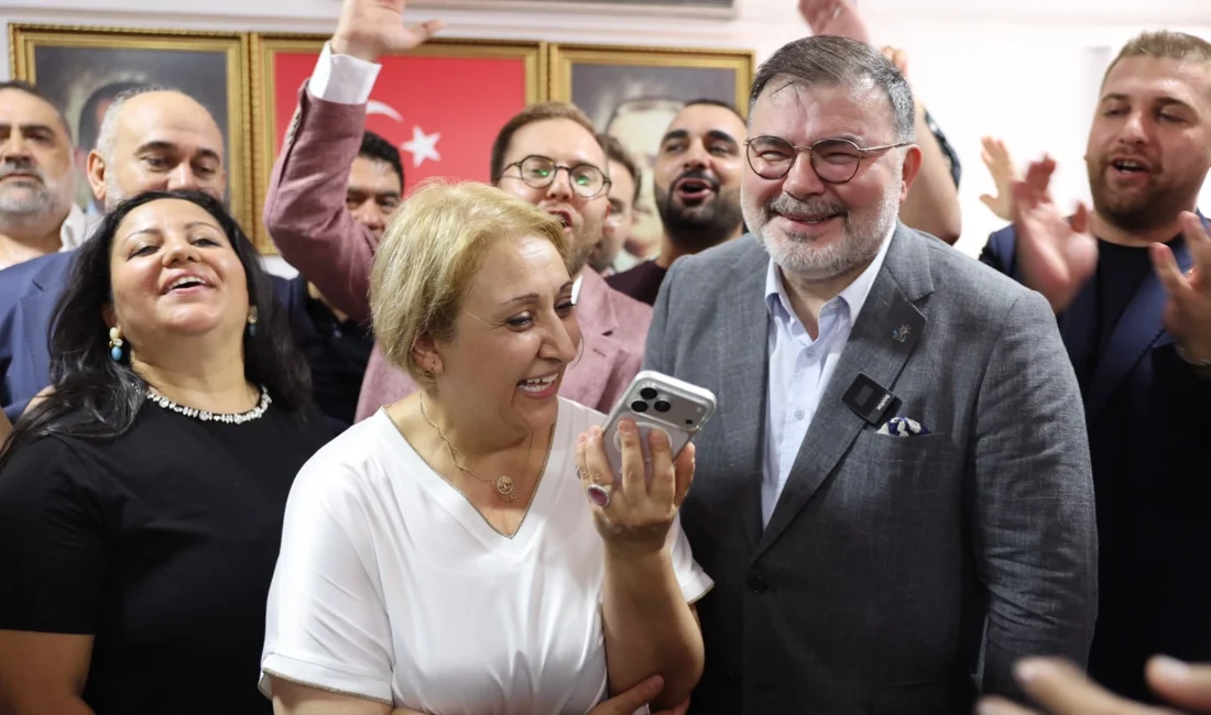 Menderes Belediye Meclisi'nde tamamlanan başkanvekilliği seçiminin ardından AK Parti İzmir