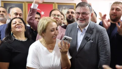 Menderes Belediye Meclisi'nde tamamlanan başkanvekilliği seçiminin ardından AK Parti İzmir