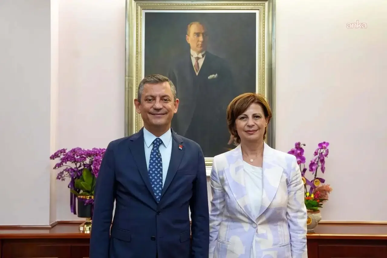 Eskişehir Büyükşehir Belediye Başkanı Ayşe Ünlüce, Cumhuriyet Halk Partisi'nden istifa