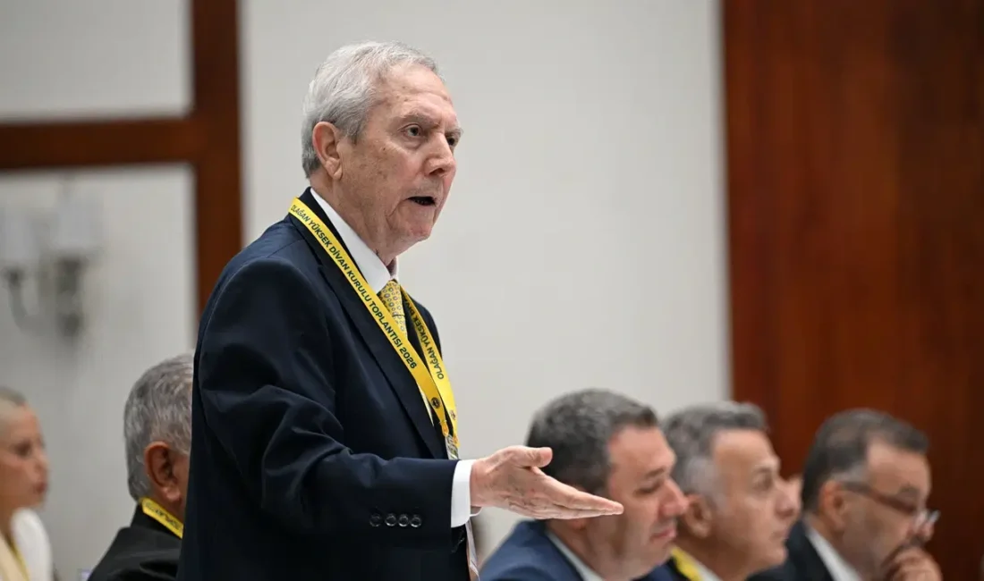 Fenerbahçe Kulübü Olağan Yüksek Divan Kurulu Toplantısı'nda üyelere hitap eden