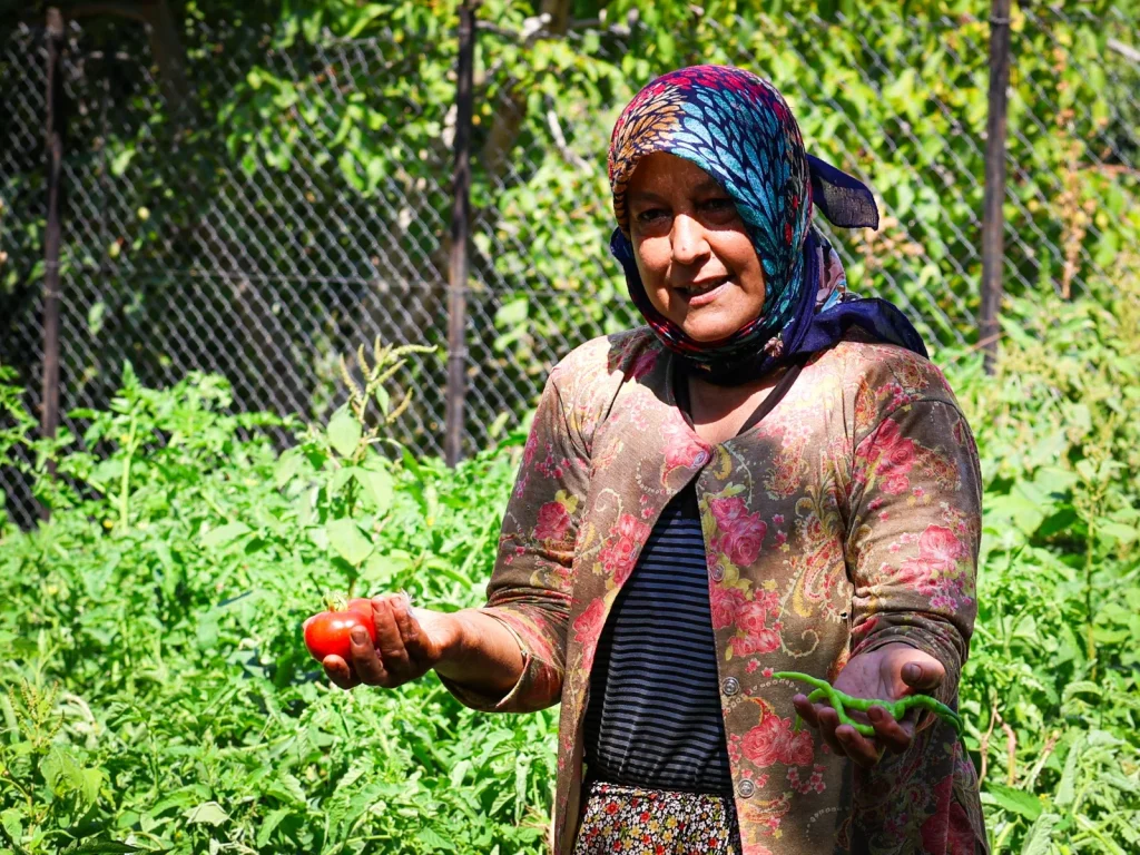 Başkan Tugay sözünü tuttu: Beydağlı çiftçinin 30 yıllık su hasreti sona erdi