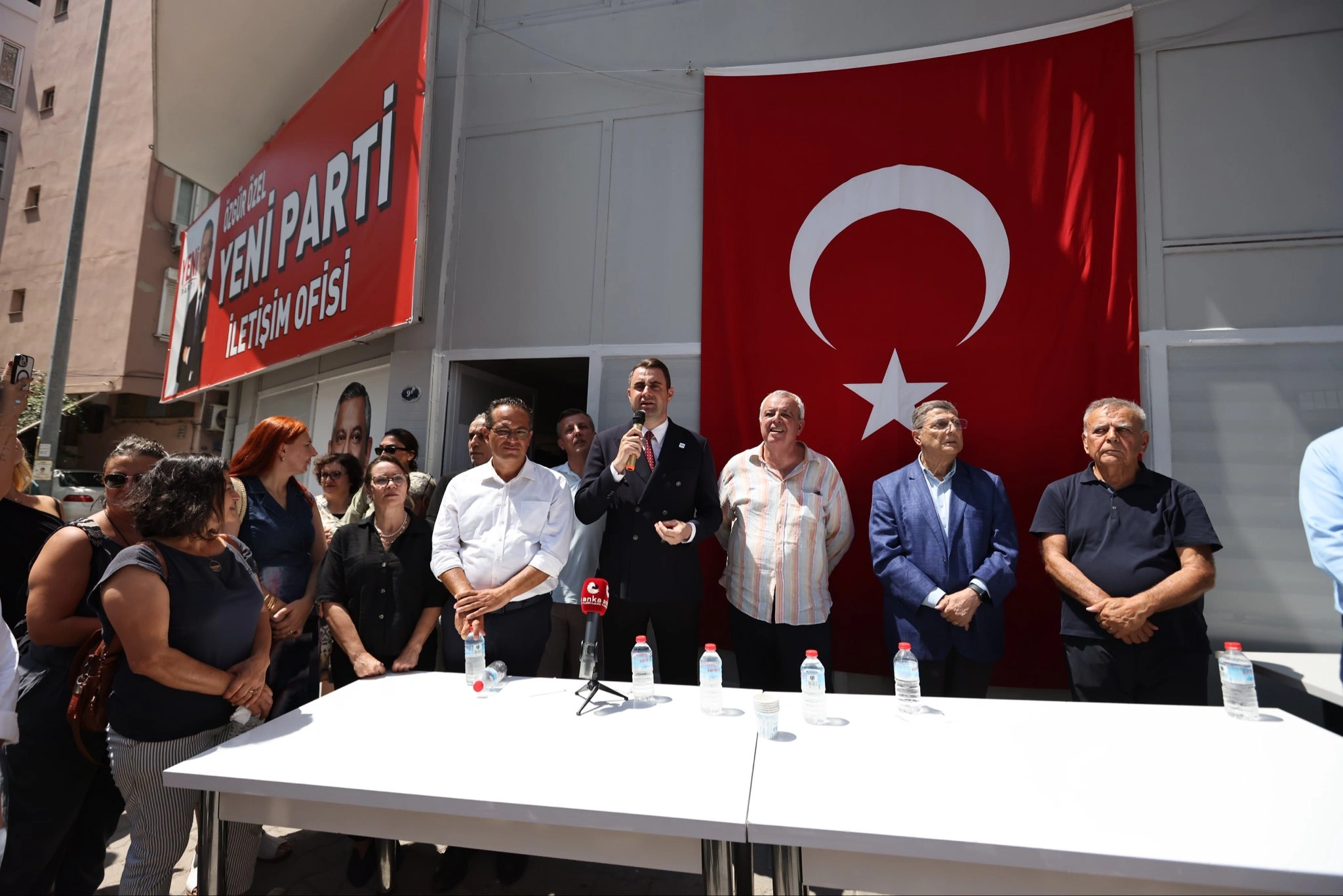 İzmir siyasetinde kartlar yeniden dağıtılıyor: 3 önemli isim YENİ Parti'ye katıldı