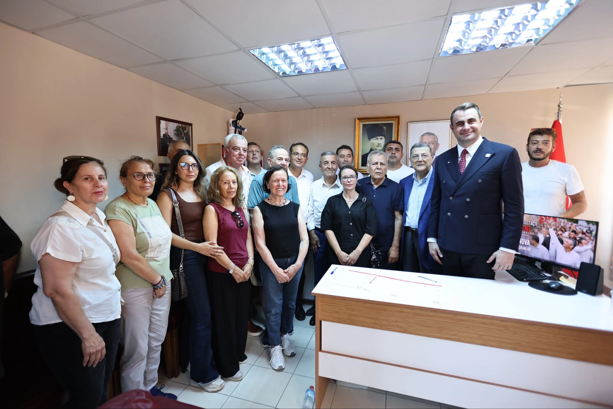 İzmir siyasetinde kartlar yeniden dağıtılıyor: 3 önemli isim YENİ Parti'ye katıldı