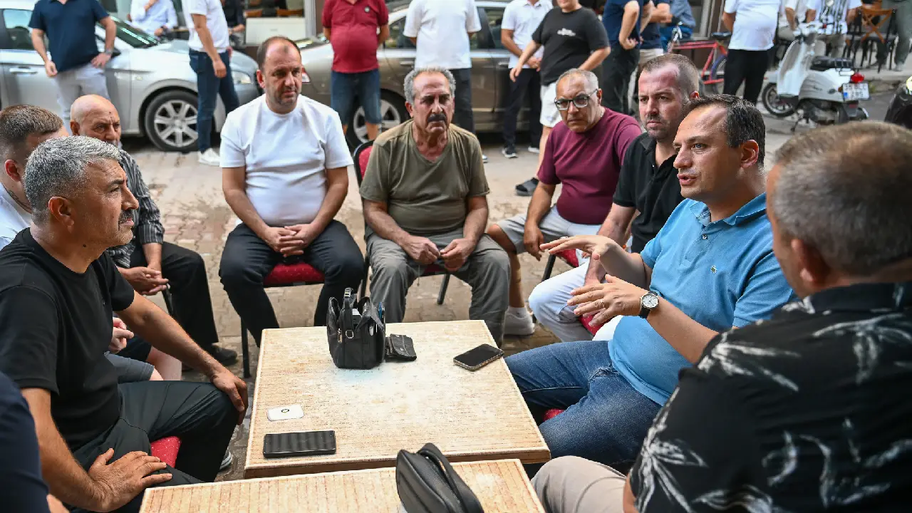Bornova Çamdibi’nde sokak sokak gezdi! Ömer Eşki'den esnafa ve mahalleliye kritik mesajlar