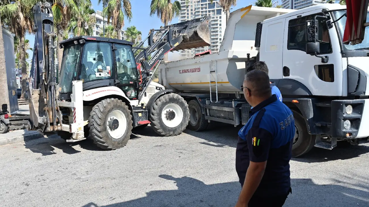 Bornova’da kaldırım ve yol işgallerine zabıta neşteri: "Ortak alanları korumakta kararlıyız" 1 Bornova’da kaldırım ve yol işgallerine zabıta neşteri: "Ortak alanları korumakta kararlıyız"