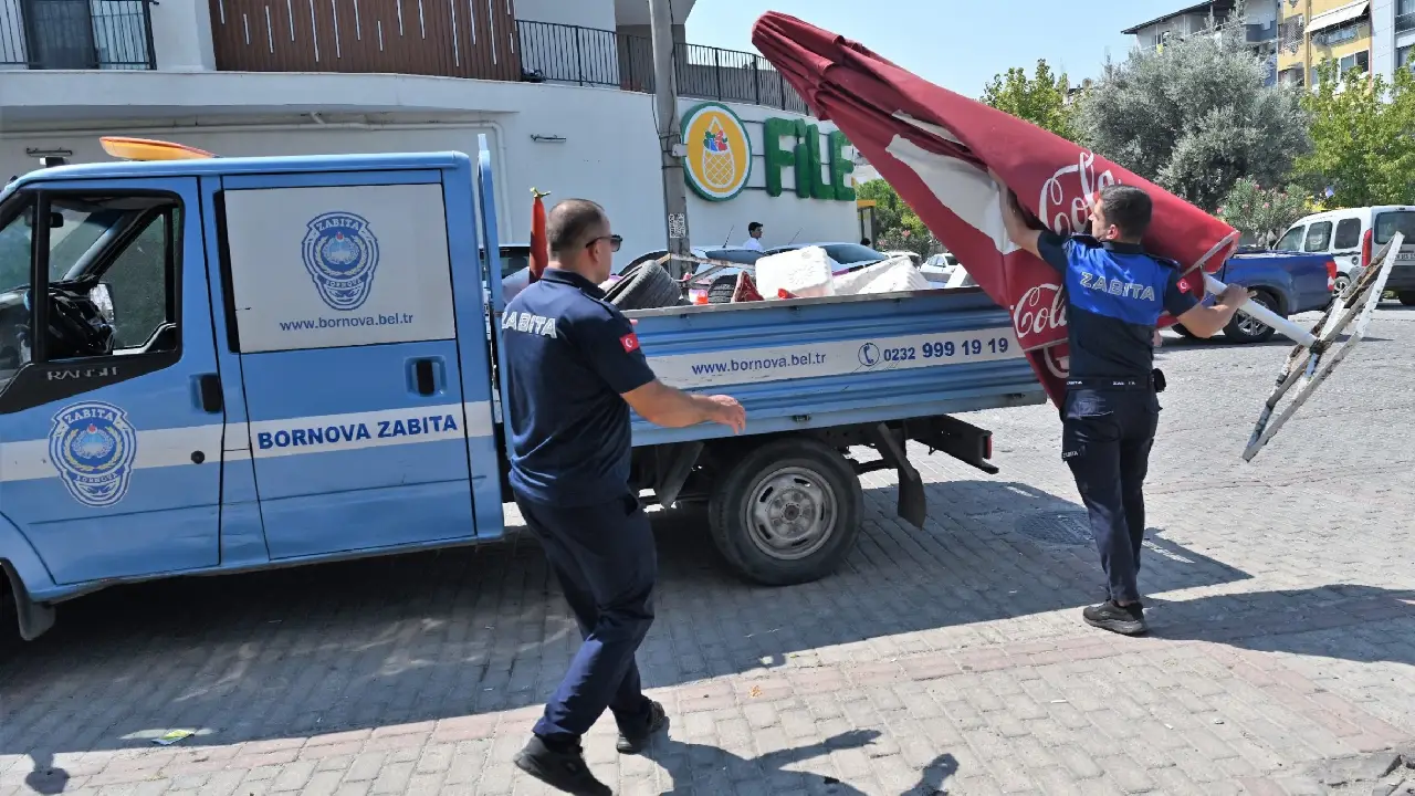 Bornova’da kaldırım ve yol işgallerine zabıta neşteri: "Ortak alanları korumakta kararlıyız"