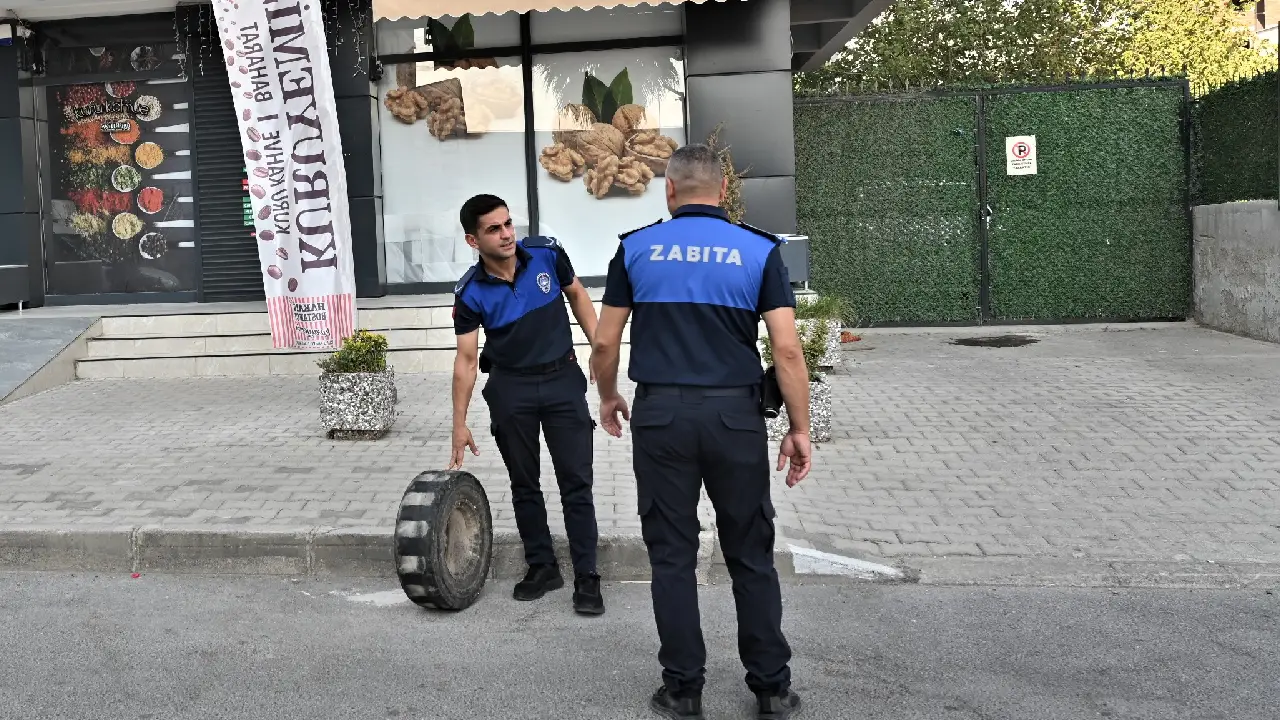 Bornova’da kaldırım ve yol işgallerine zabıta neşteri: "Ortak alanları korumakta kararlıyız" 3 Bornova’da kaldırım ve yol işgallerine zabıta neşteri: "Ortak alanları korumakta kararlıyız"
