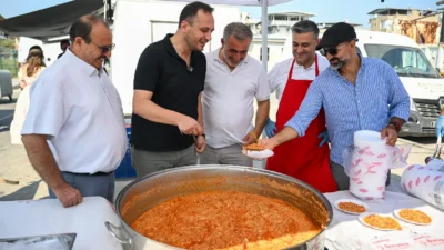Bornova Belediye Başkanı Ömer Eşki, Türkiye'nin en büyük kent bostanında