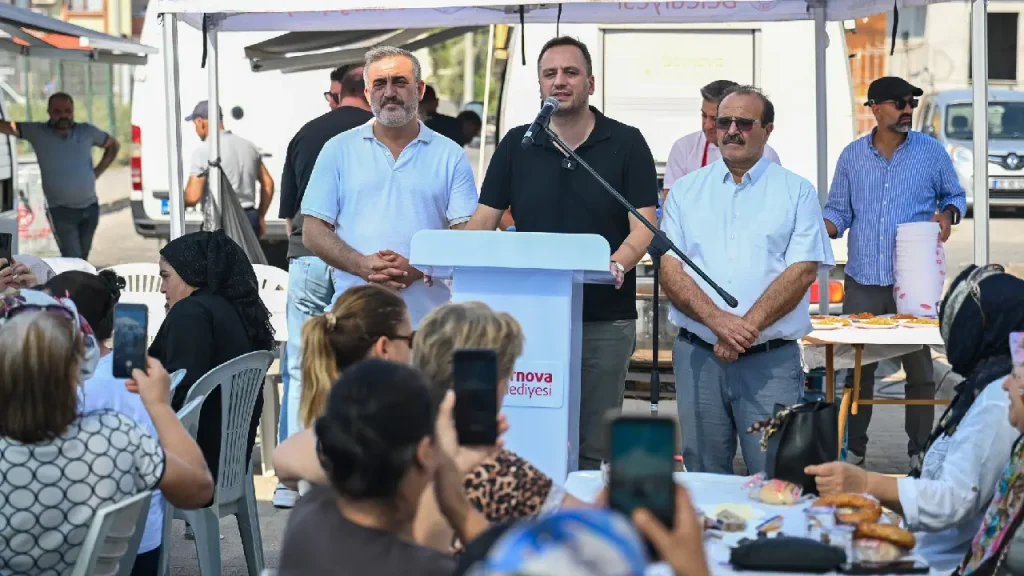 Bornova’da berekete dönüşen toprak: Türkiye’nin en büyük Kent Bostanı’nda Menemen Şenliği