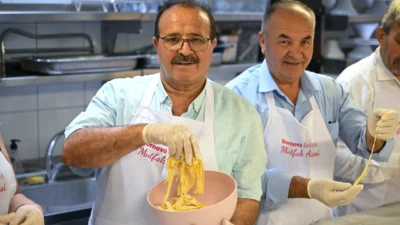 Bornovalı muhtarlar, yoğun mahalle mesaisine Bornova Belediyesi’nin EVKA-3’teki Mutfak Atölyesi’nde